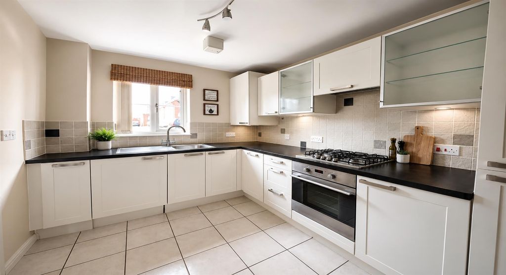 Property photo 2 of 12 Kitchen.Png