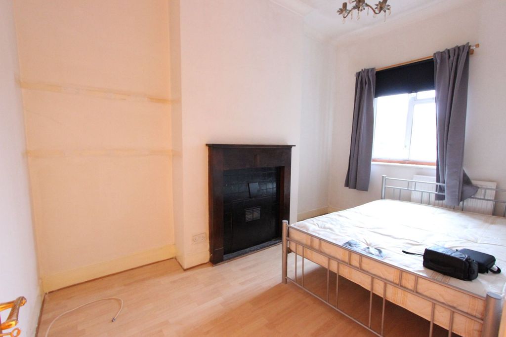 Property photo 1 of 40