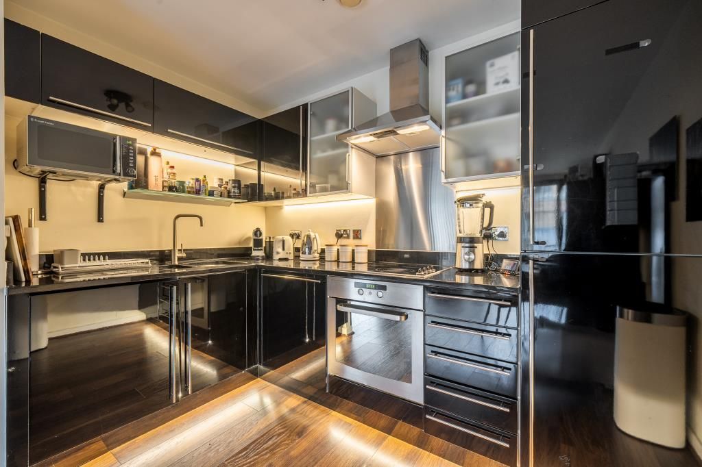 Property photo 3 of 22 Kitchen