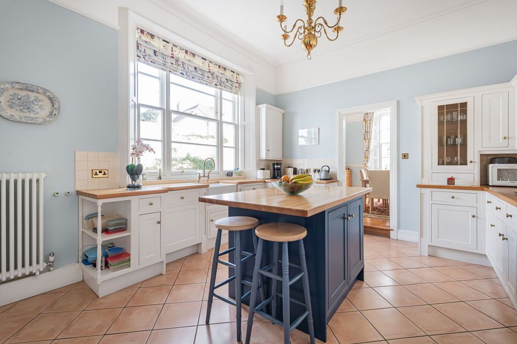 Property photo 3 of 36