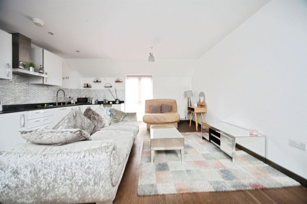 Property photo 2 of 9