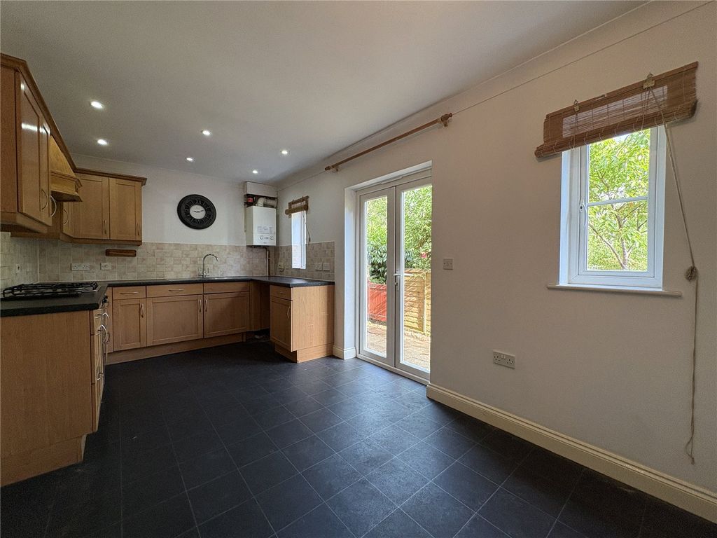 Property photo 2 of 12 Picture No. 28
