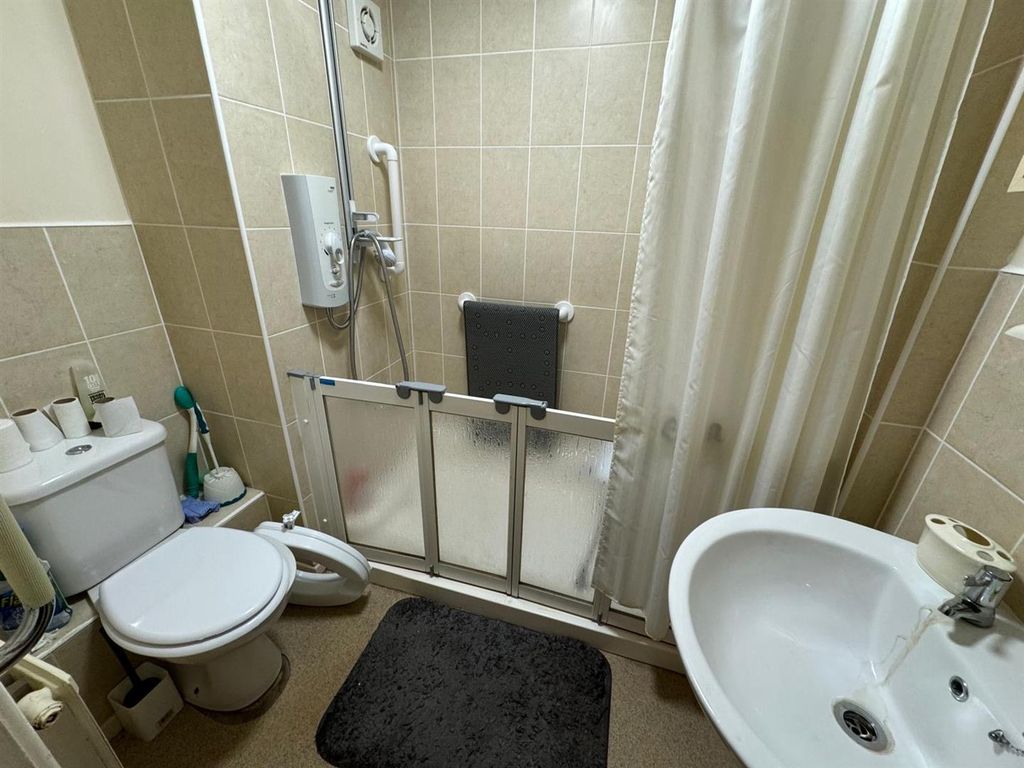 Property photo 3 of 5 Wetroom