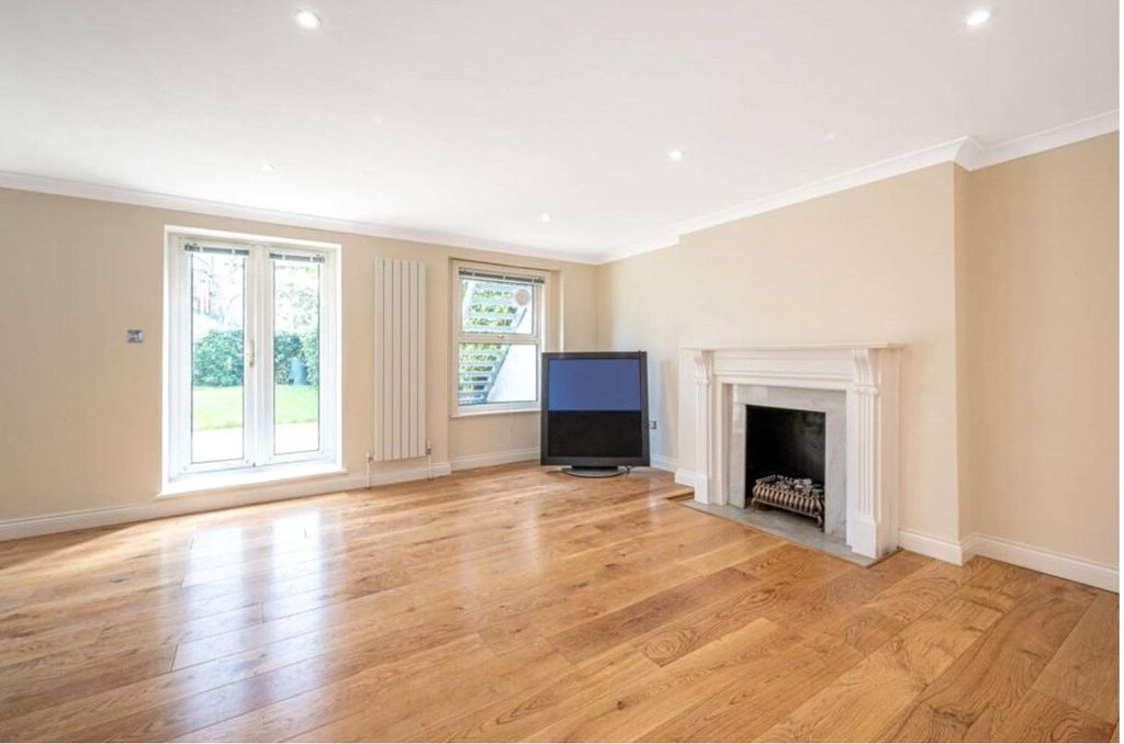 Property photo 3 of 11 Picture-No-08-100