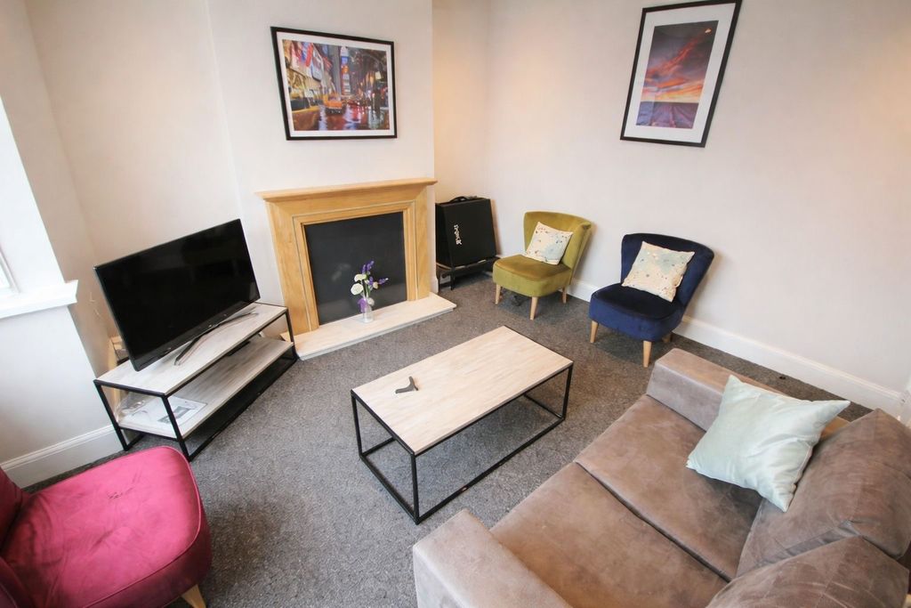 Property photo 2 of 5