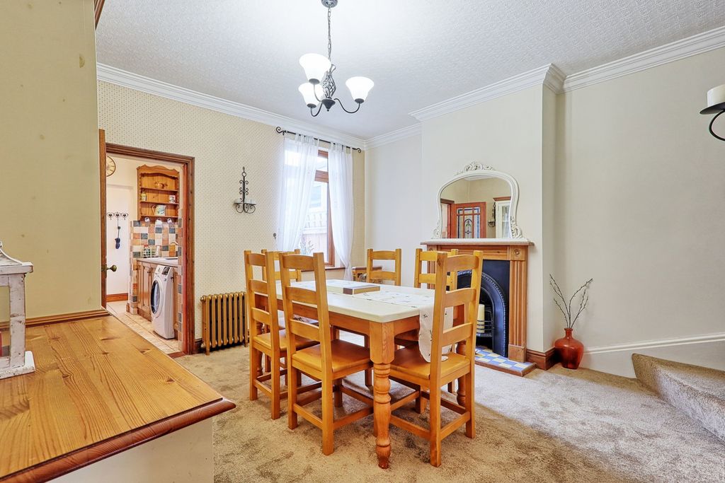 Property photo 3 of 27