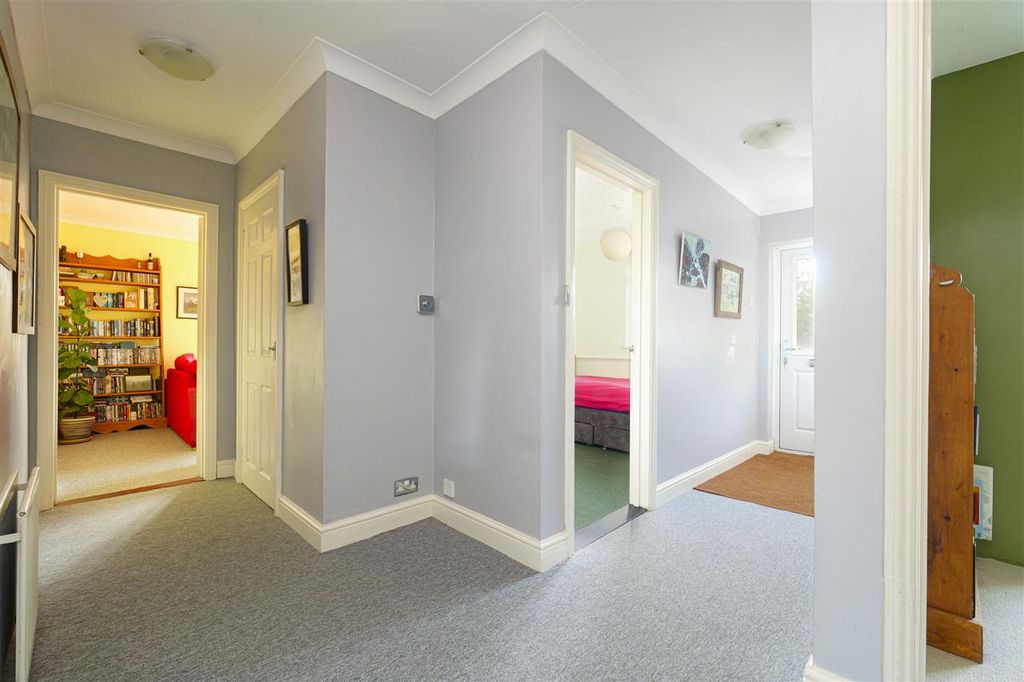 Property photo 2 of 28