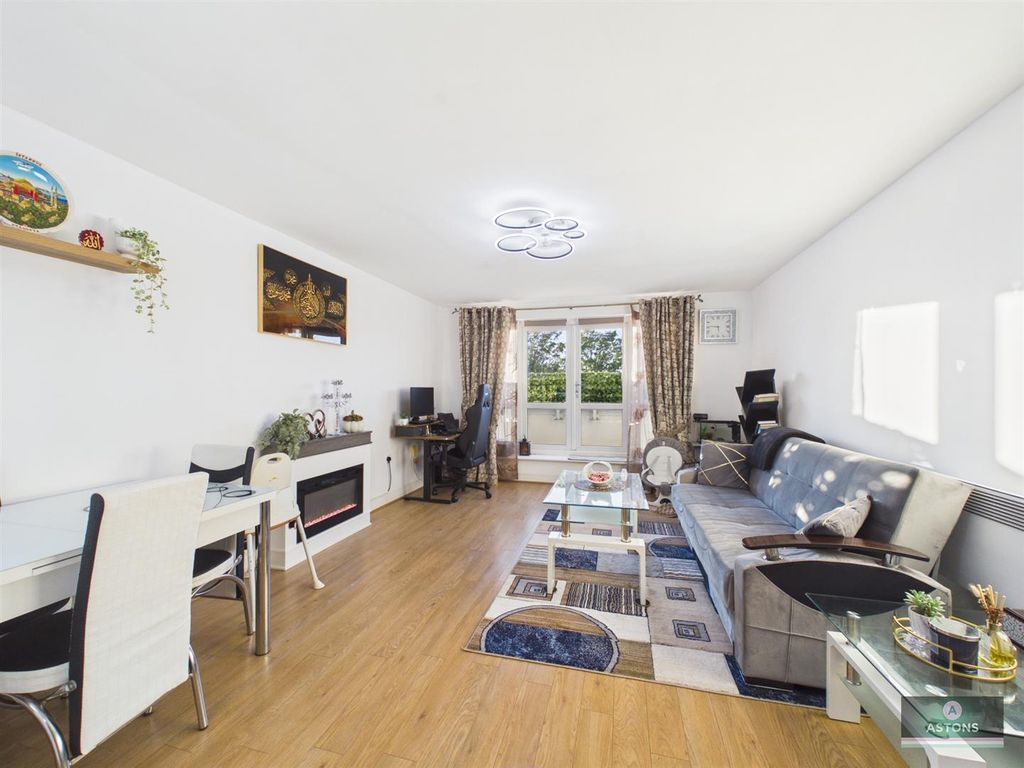Property photo 3 of 11 Cam02067G0-Pr0425-Still007.Jpg