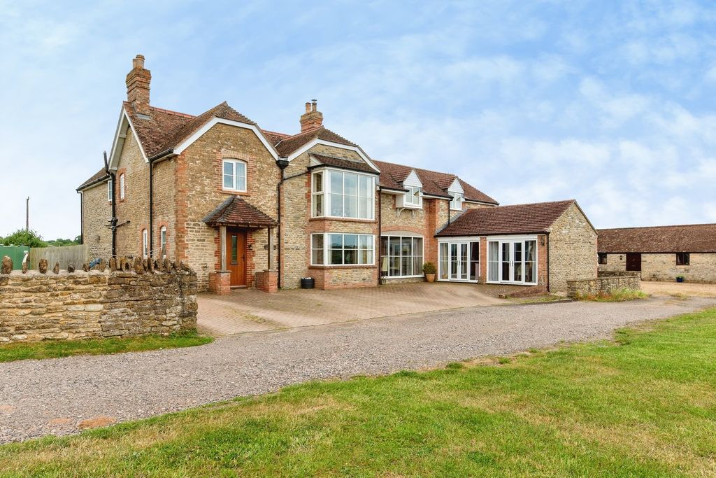 Property photo 1 of 33