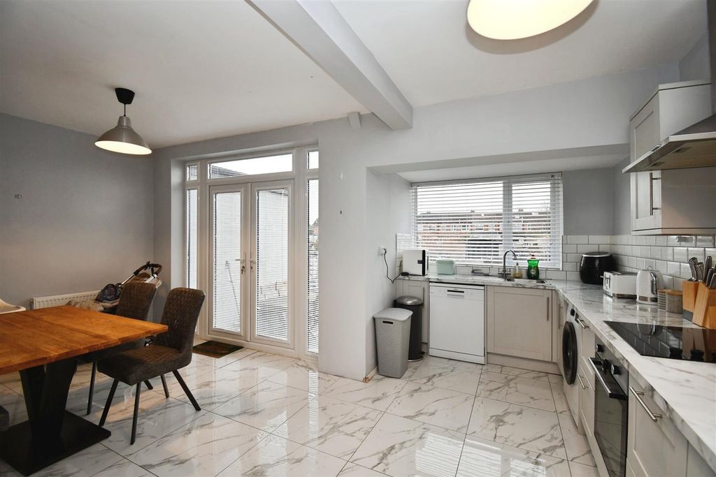 Property photo 3 of 15 1Ad839E5-U 20 2817 29.Jpg