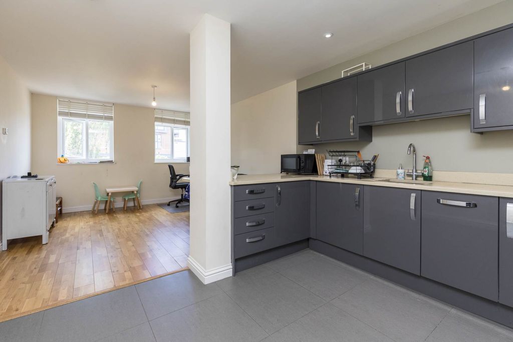 Property photo 2 of 11