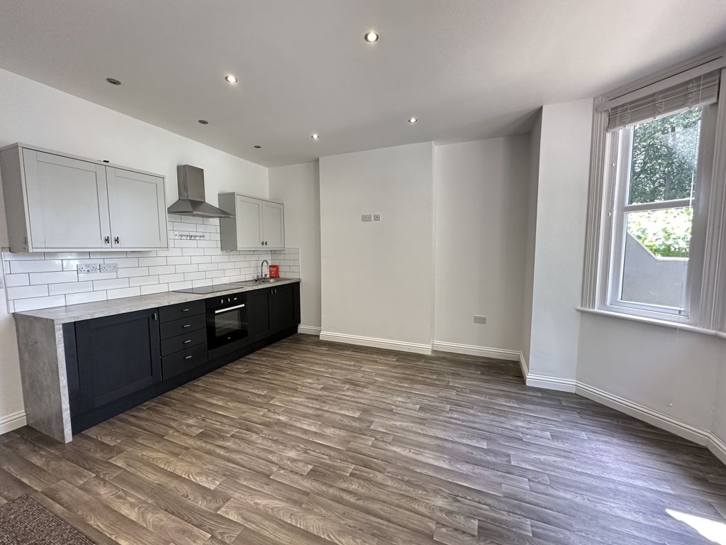Property photo 2 of 6 Lounge Kithen