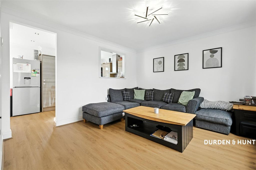 Property photo 3 of 12 Grosvenor Drive