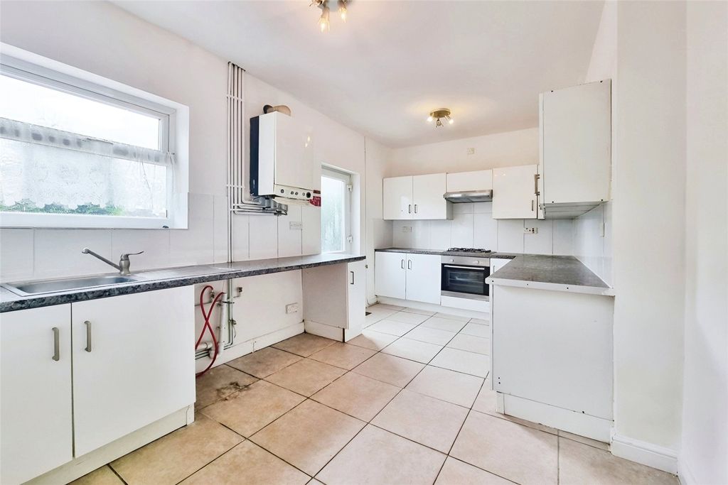 Property photo 3 of 9 Kitchen