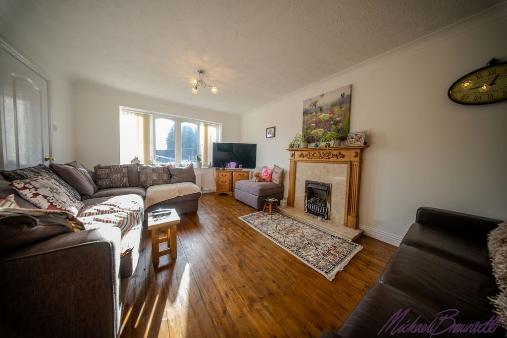 Property photo 2 of 22
