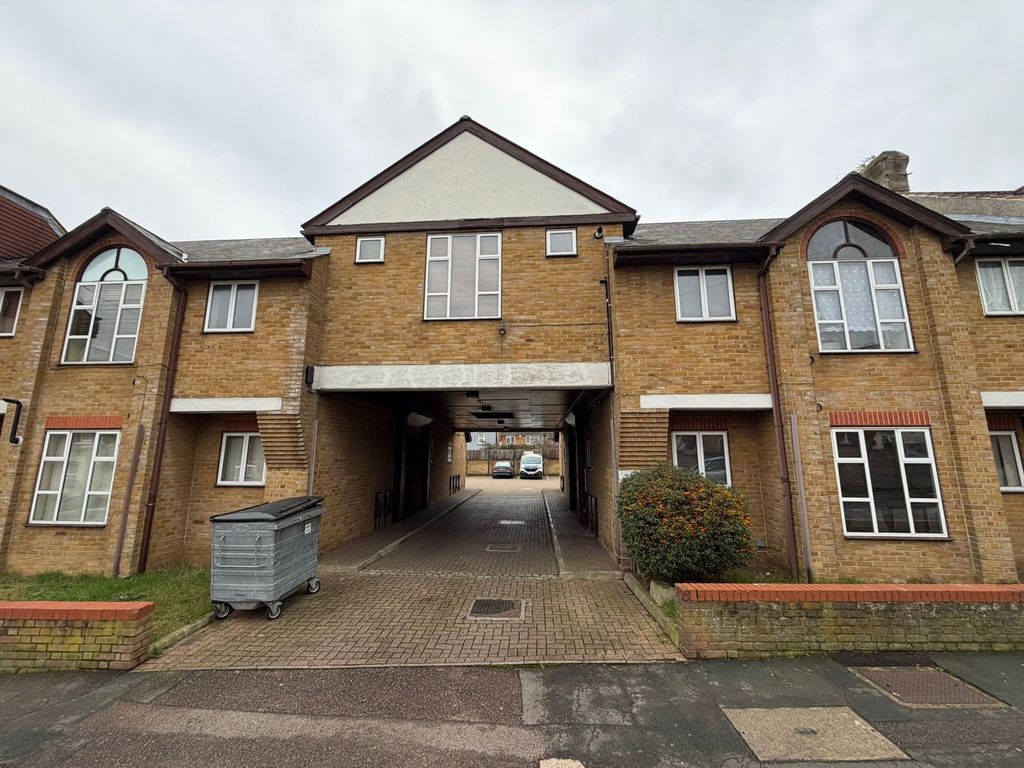 Property photo 1 of 8