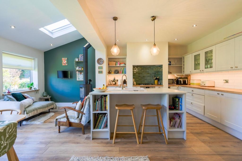Property photo 3 of 10 Kitchen / Dining Room