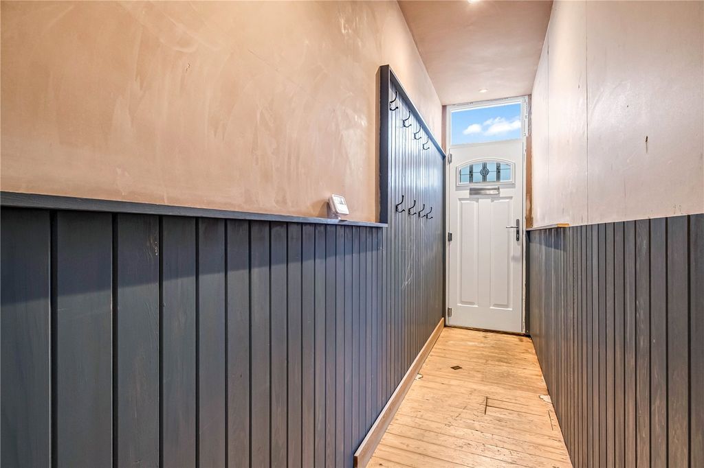 Property photo 2 of 19 Entrance Hallway