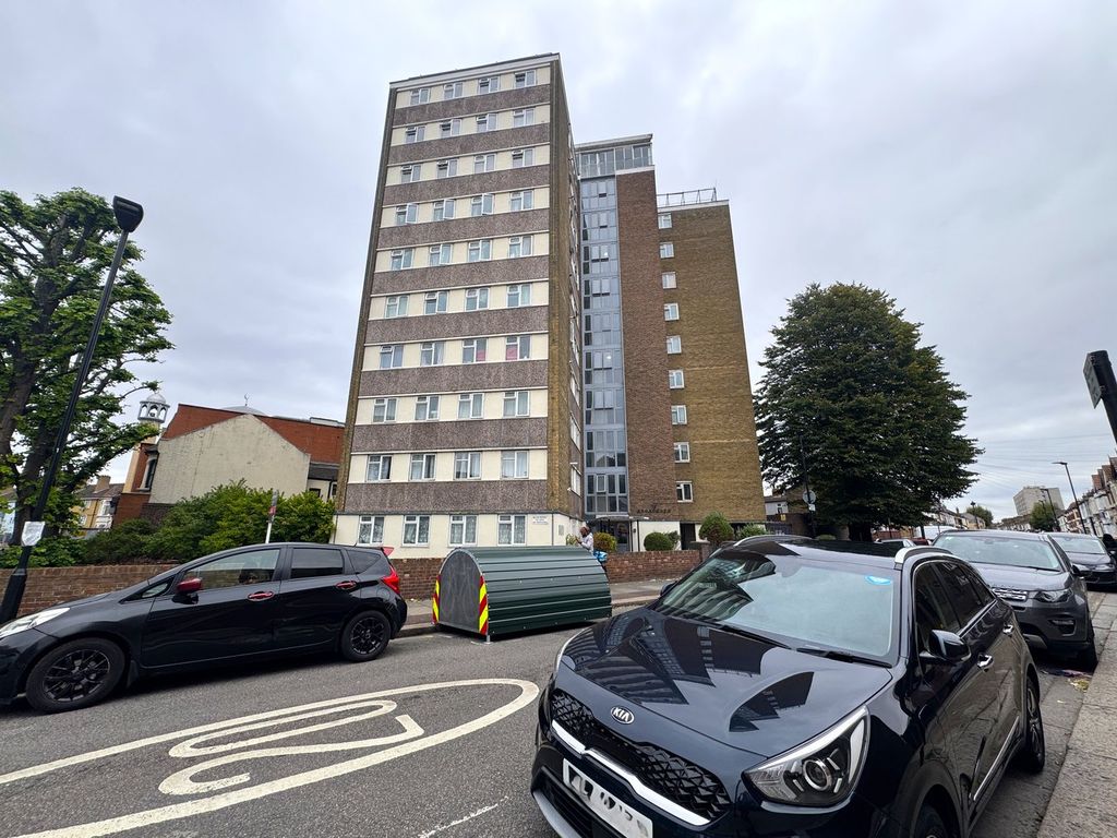 Property photo 2 of 11