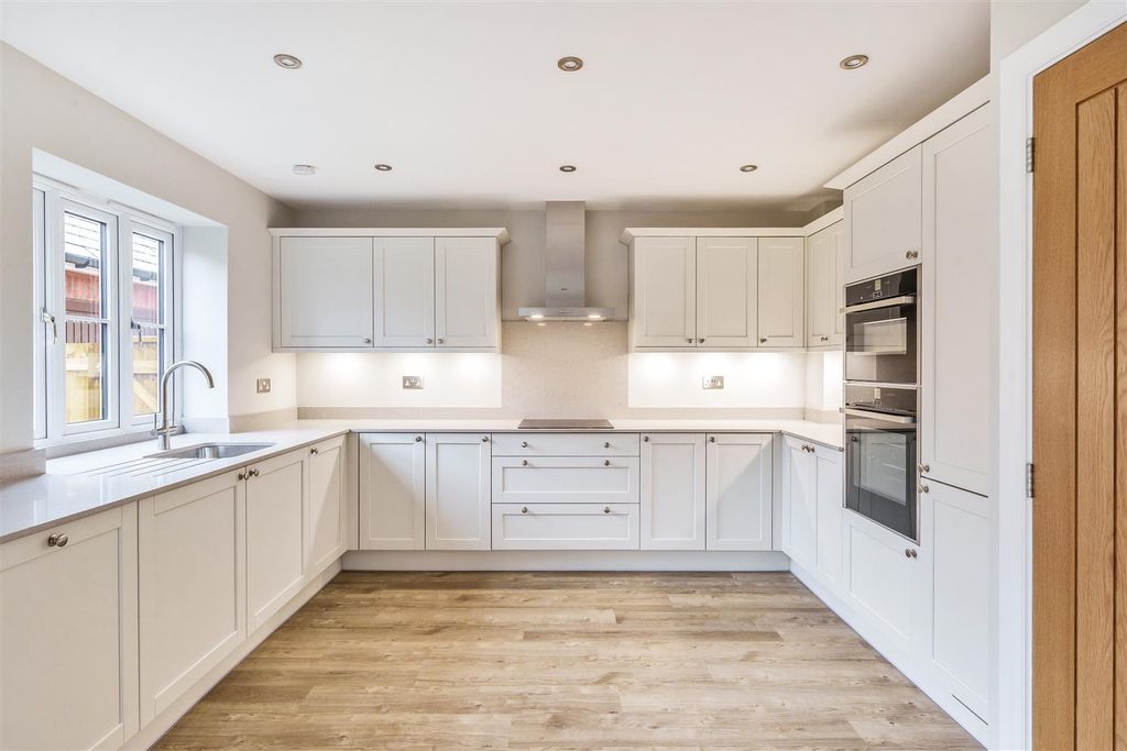 Property photo 2 of 10 Kitchen