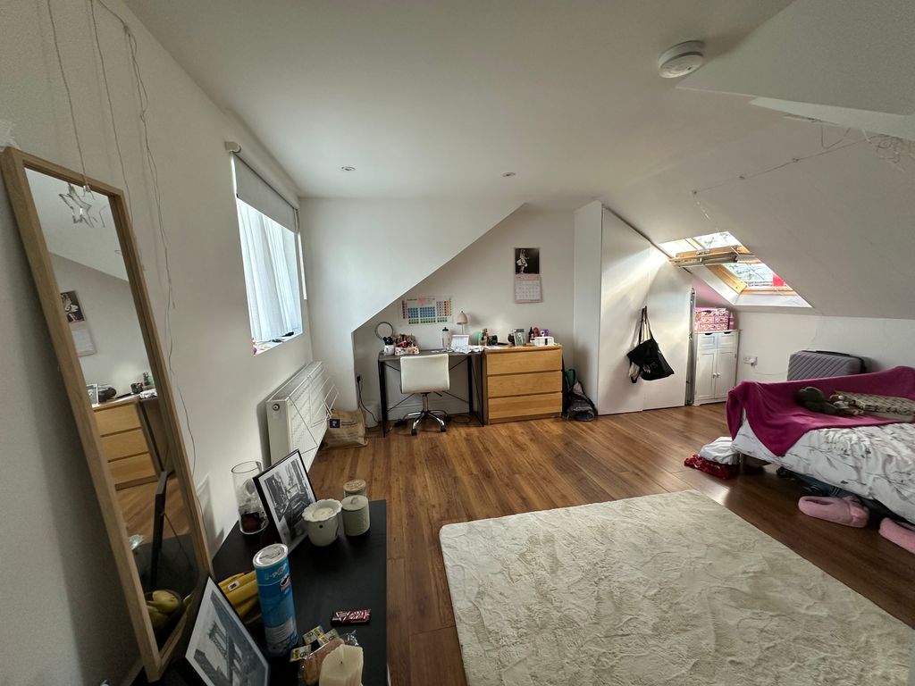 Property photo 1 of 28