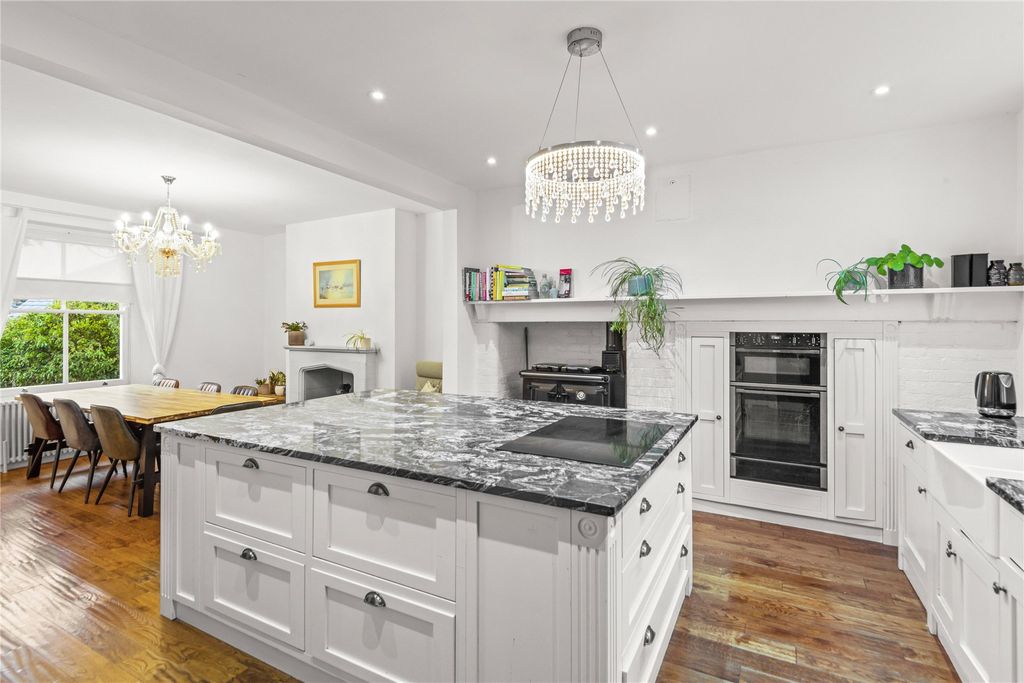 Property photo 2 of 18 Kitchen