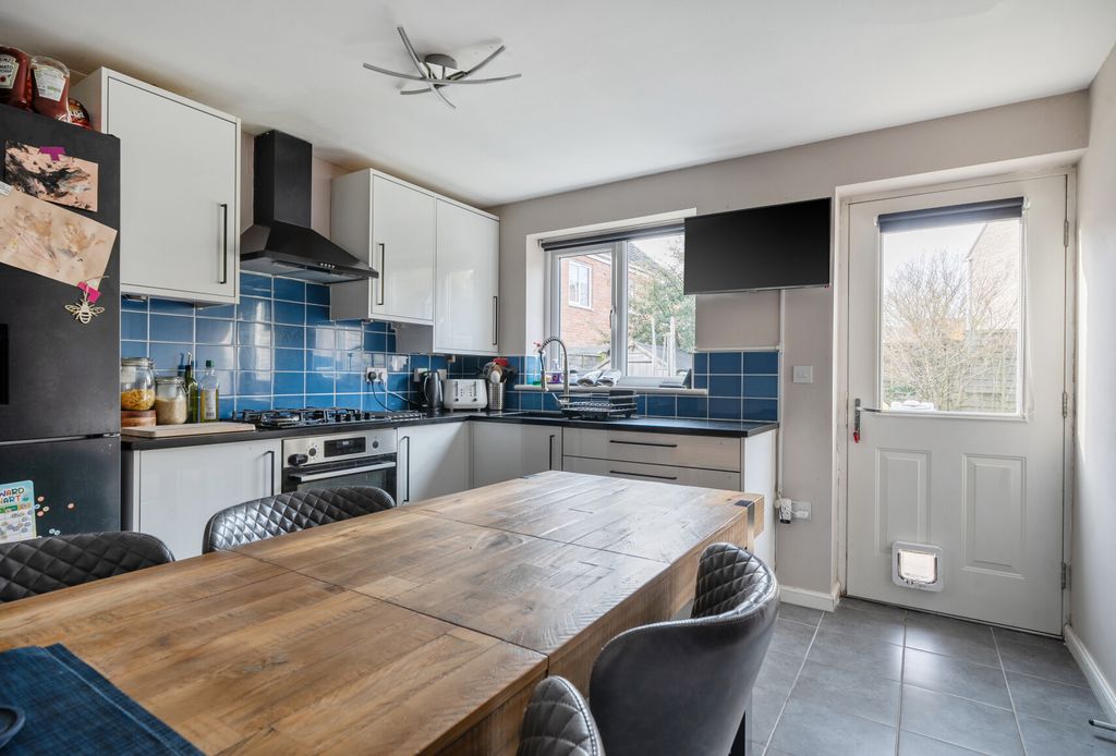 Property photo 2 of 13 1414799-8-69943Fe...