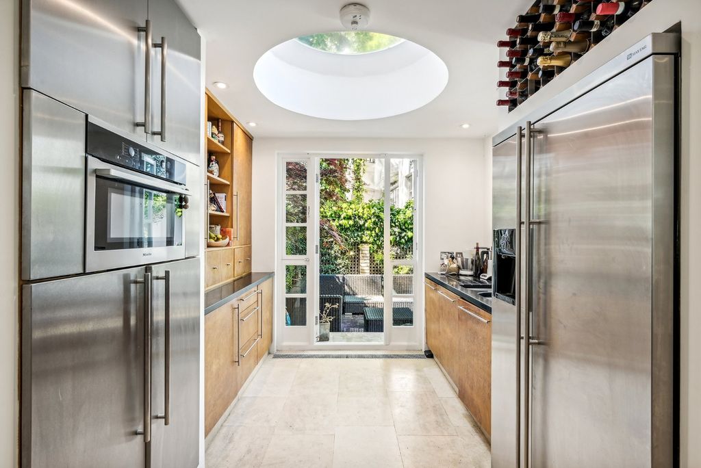 Property photo 3 of 16 Kitchen