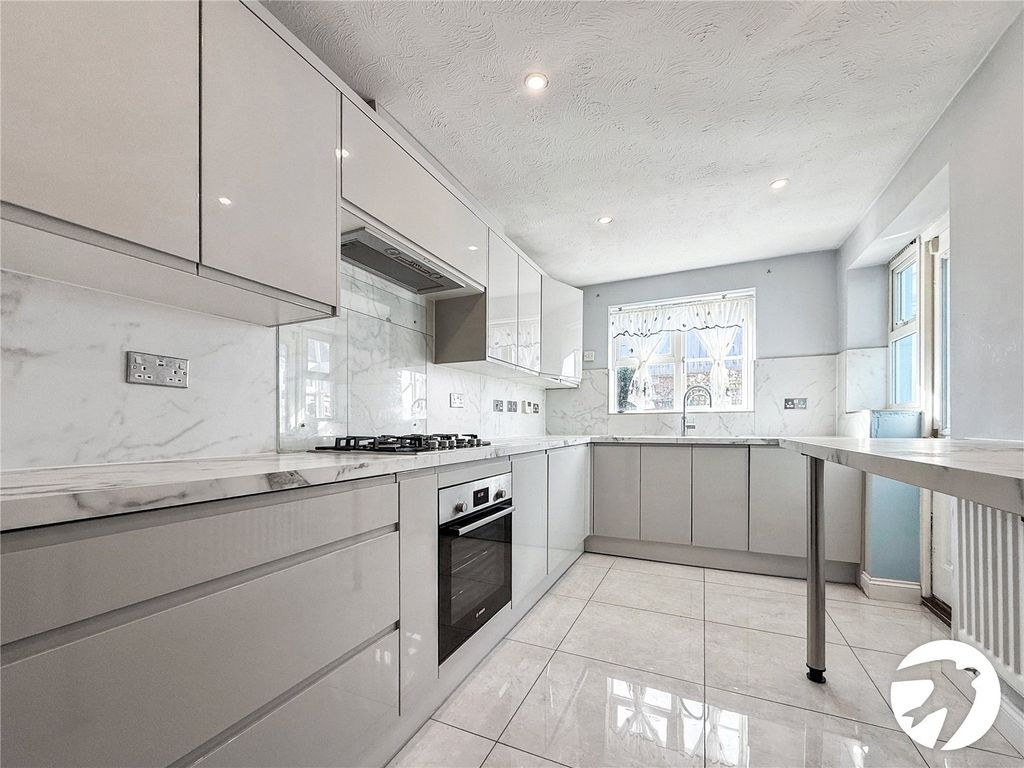 Property photo 2 of 15 Picture No. 12