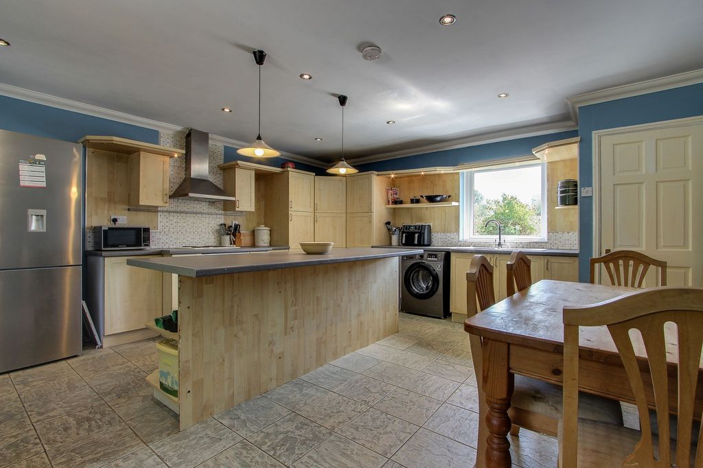 Property photo 3 of 23
