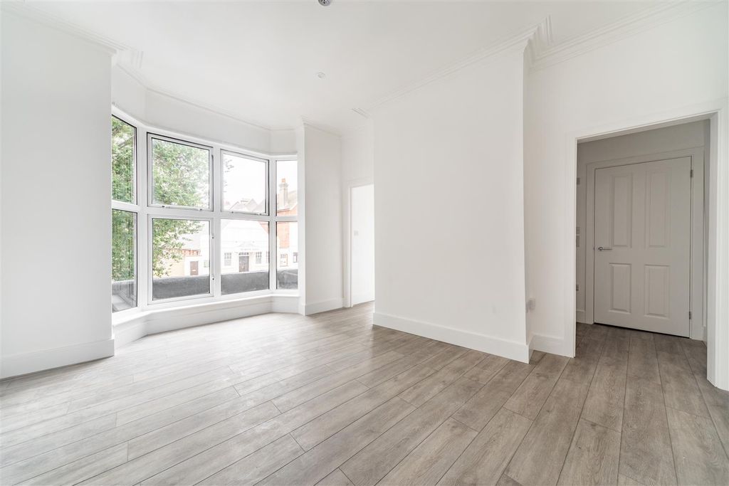 Property photo 2 of 8 Studio