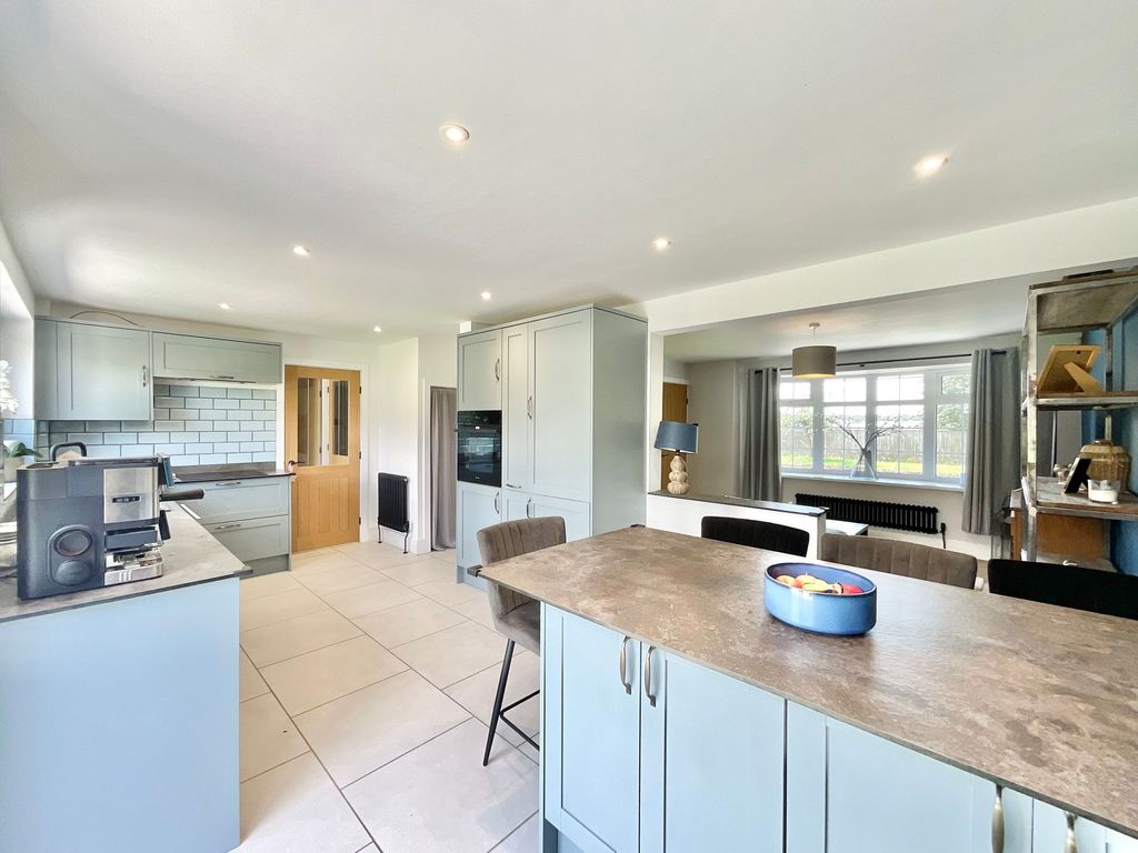 Property photo 2 of 31