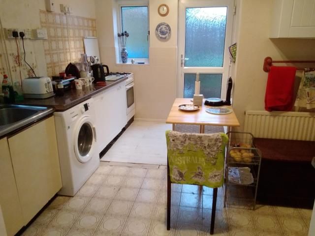Property photo 3 of 9 Kitchen