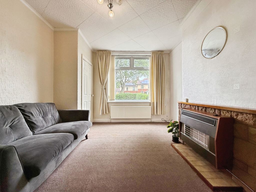 Property photo 2 of 15 Pbox-Living_Room-337577.Jpg