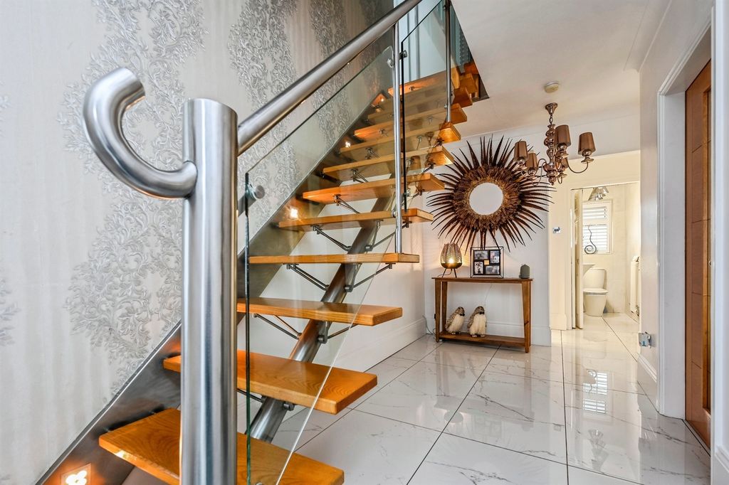 Property photo 2 of 23