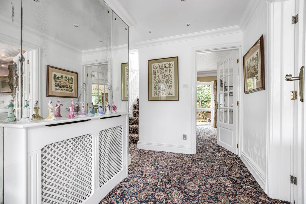 Property photo 2 of 26