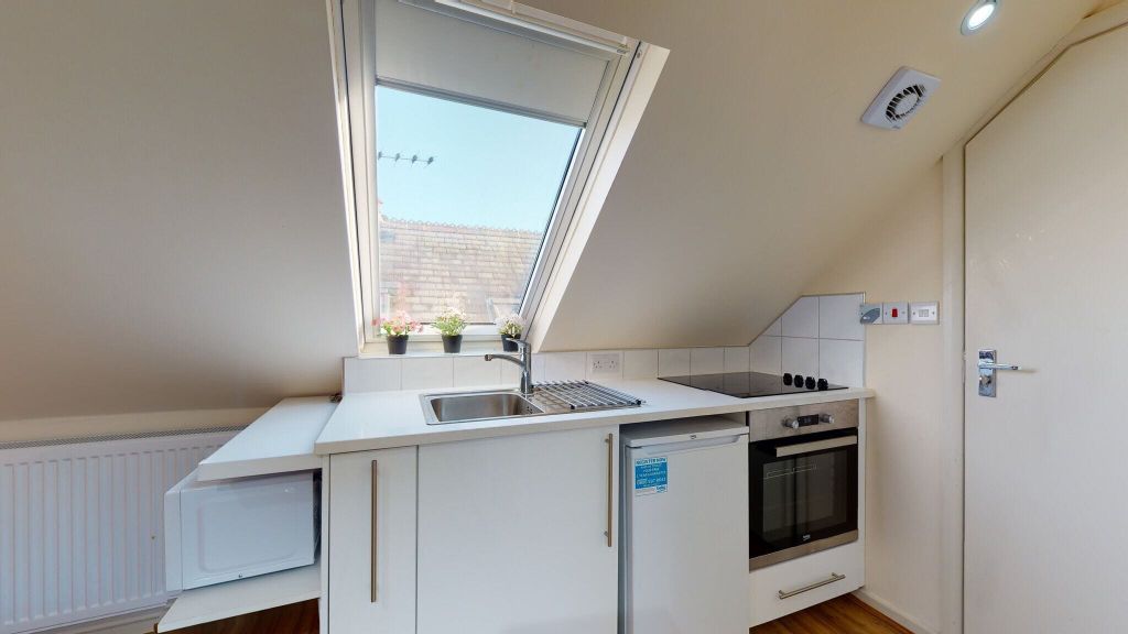 Property photo 2 of 10 Kitchen