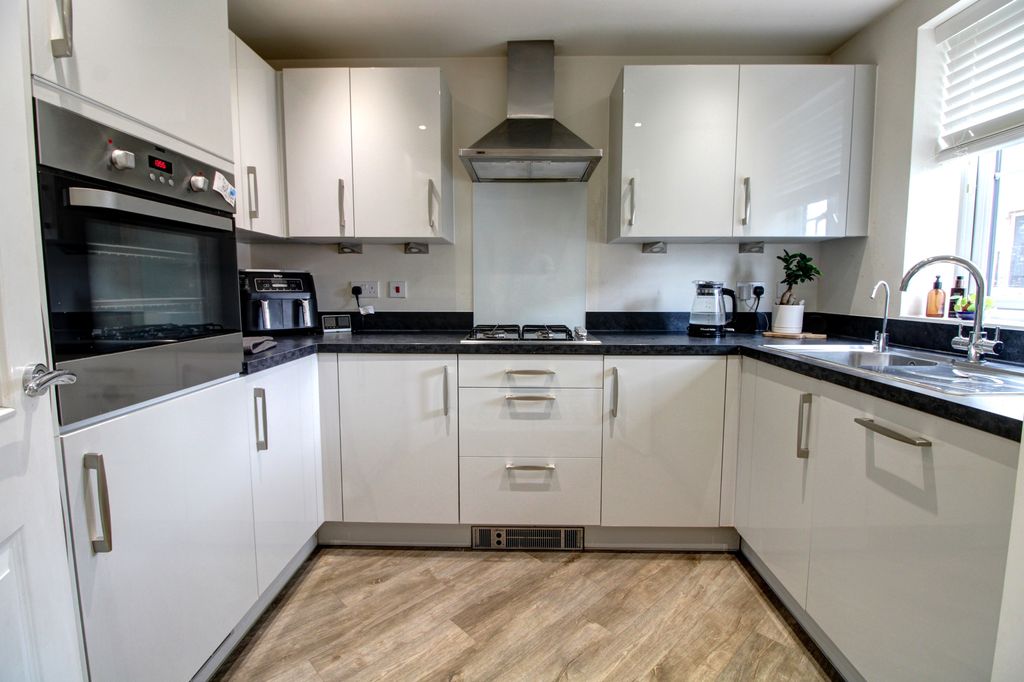 Property photo 3 of 10 Photo #3