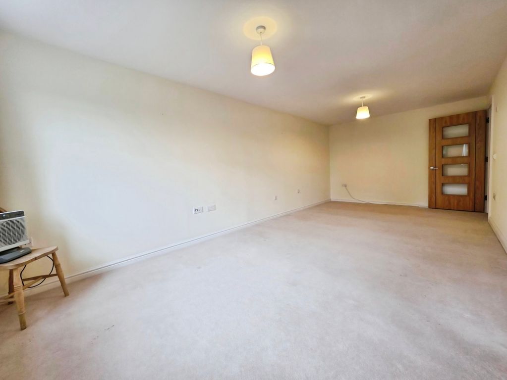 Property photo 3 of 11 Pbox-Bedroom-331876.Jpg