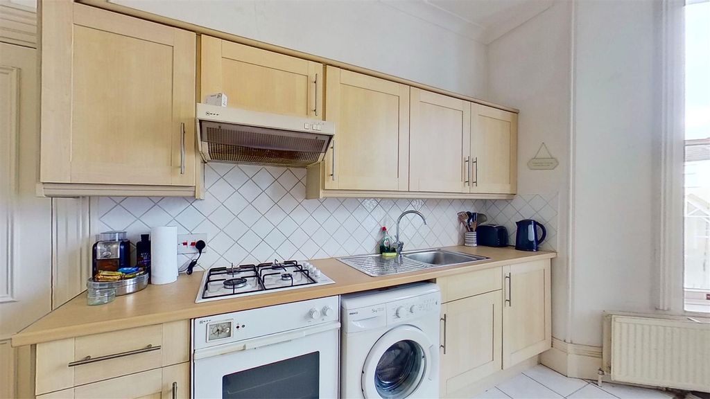 Property photo 3 of 9 Cadogan-Road-Surbiton-Kt6-01092023_134848.Jpg