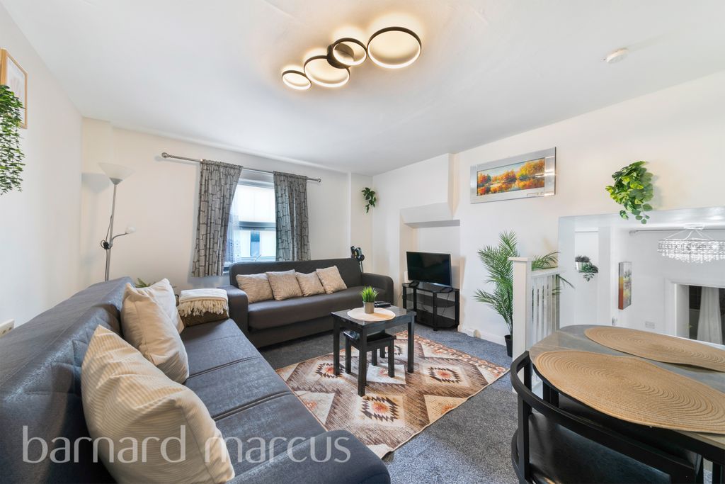 Property photo 1 of 7 Living Room