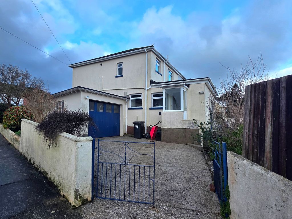 Property photo 2 of 25