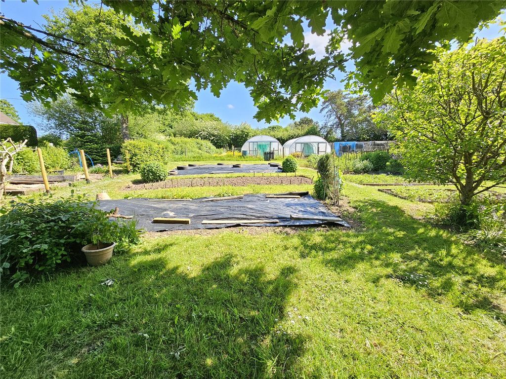 Property photo 2 of 33 Picture No. 34