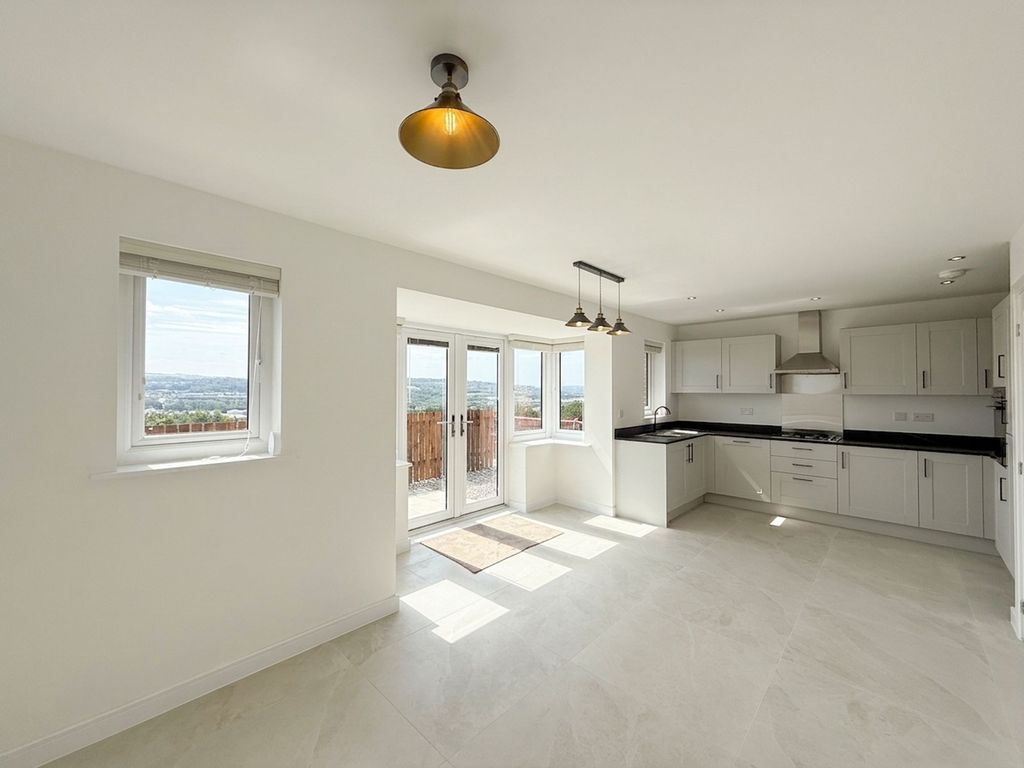 Property photo 2 of 14 Dining Kitchen