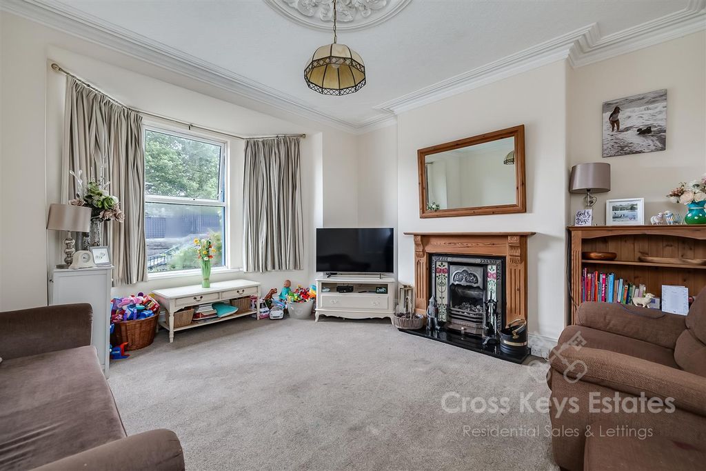 Property photo 3 of 29 Sitting Room