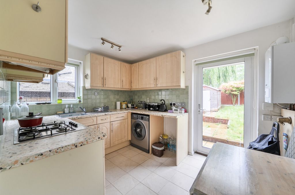 Property photo 3 of 21 1472285-12-6A268c...