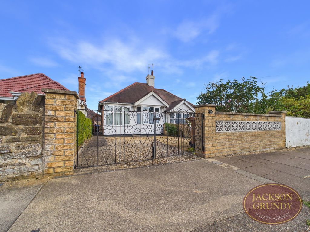 Property photo 2 of 12 Ellesmere Avenue