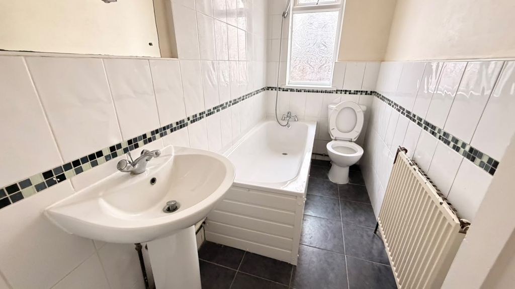 Property photo 3 of 8 Whatsapp Image 2026-09-28 At 11.19.31 (1)
