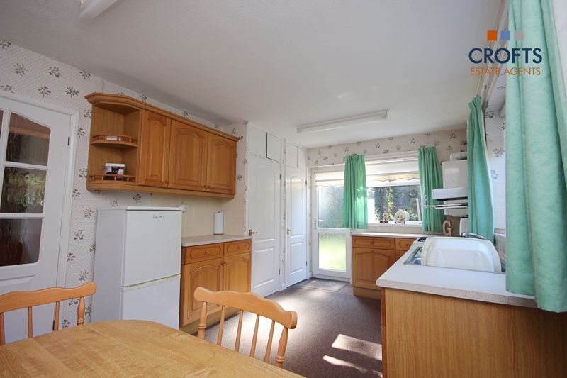 Property photo 3 of 10 Kitchen