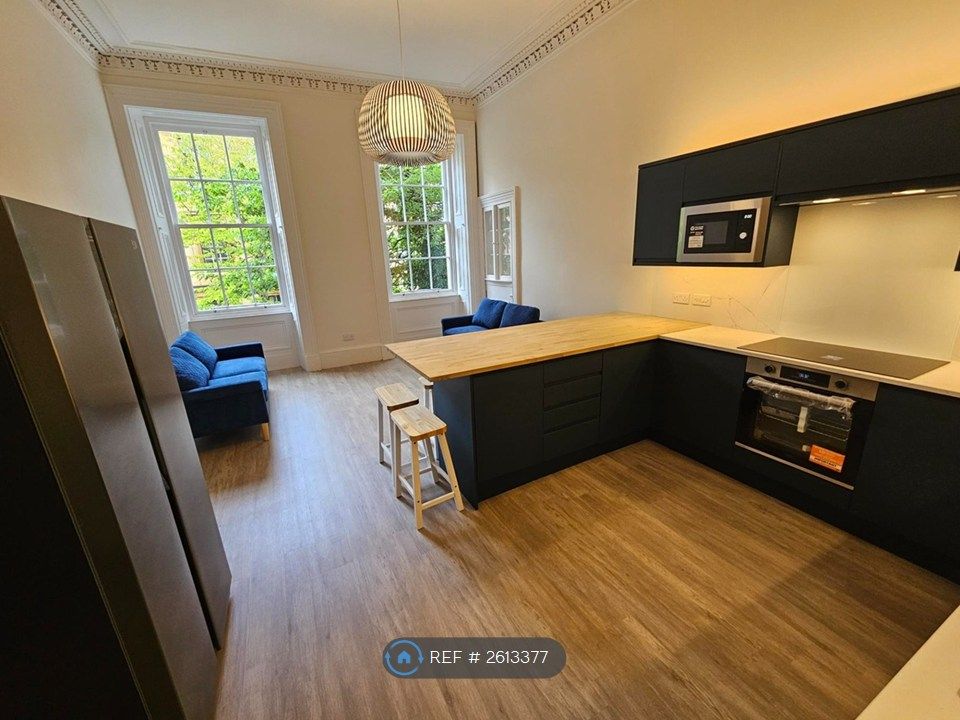 Property photo 2 of 10 Kitchen Lounge